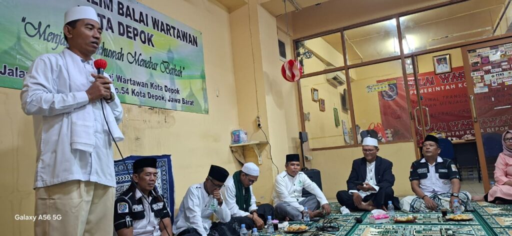 Ust. Badruddin S.Ag, M.M., menyampaikan tausiyah.